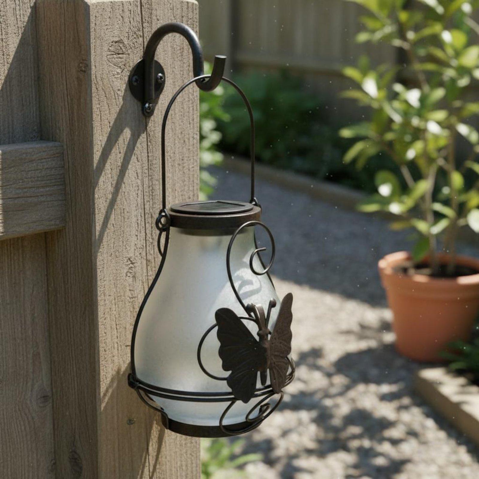 فانوس شمسي على شكل فراشة مقاوم - مراجعة Outdoor Lighting Patio وسعره